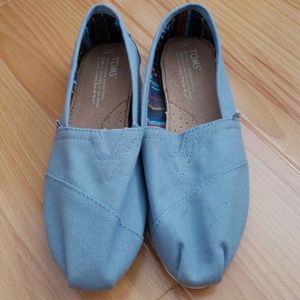 Toms